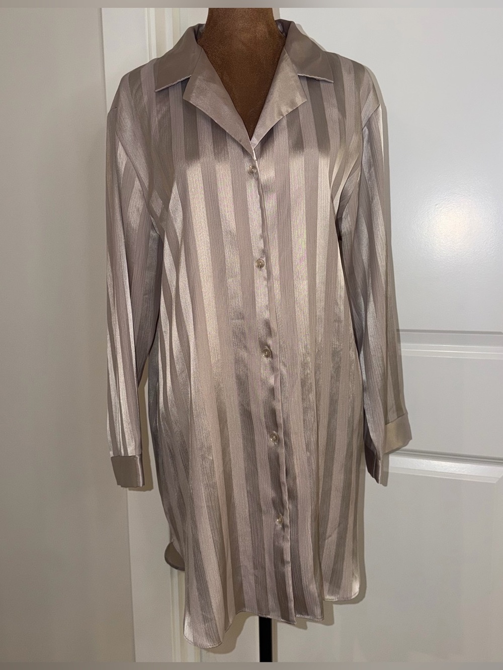Jones New York Taupe Satin Stripe Button Front Sleep Shirt Nightshirt M